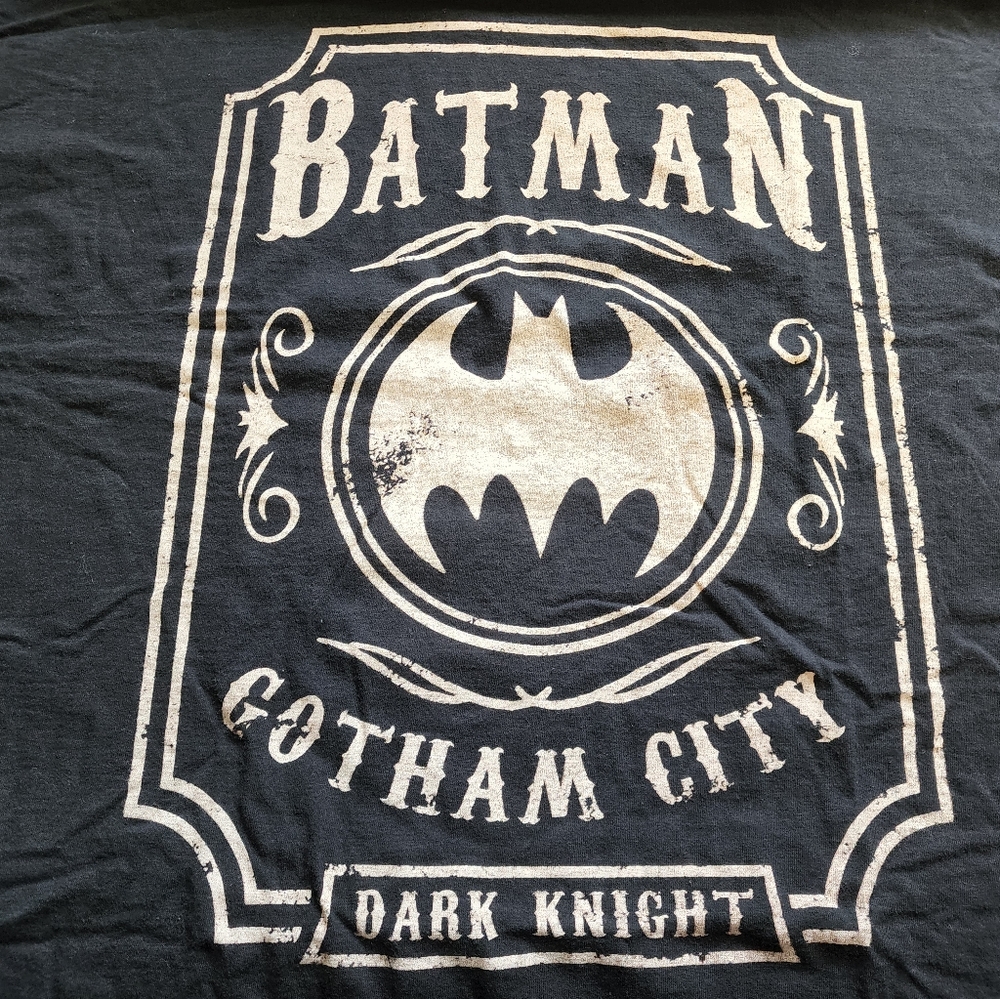 BATMAN Gotham City Dark Knight Men's 2X Tshirt